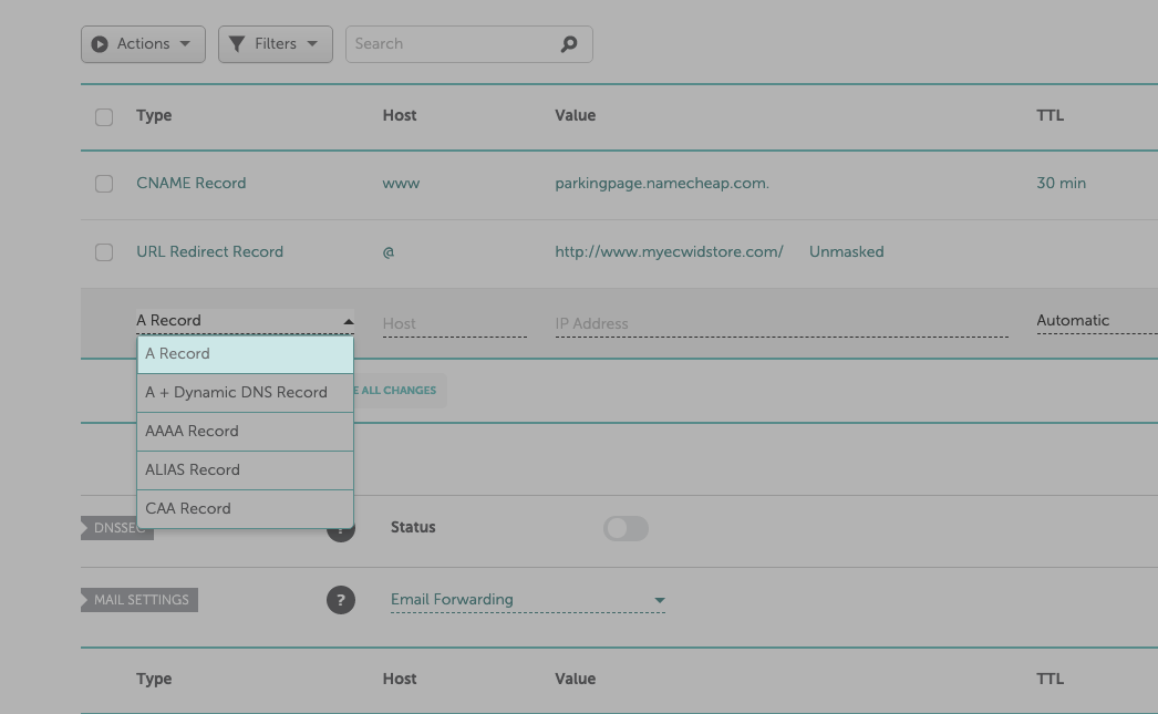 Sélectionnez Enregistrement A dans le menu déroulant dans le panneau d'administration NameCheap